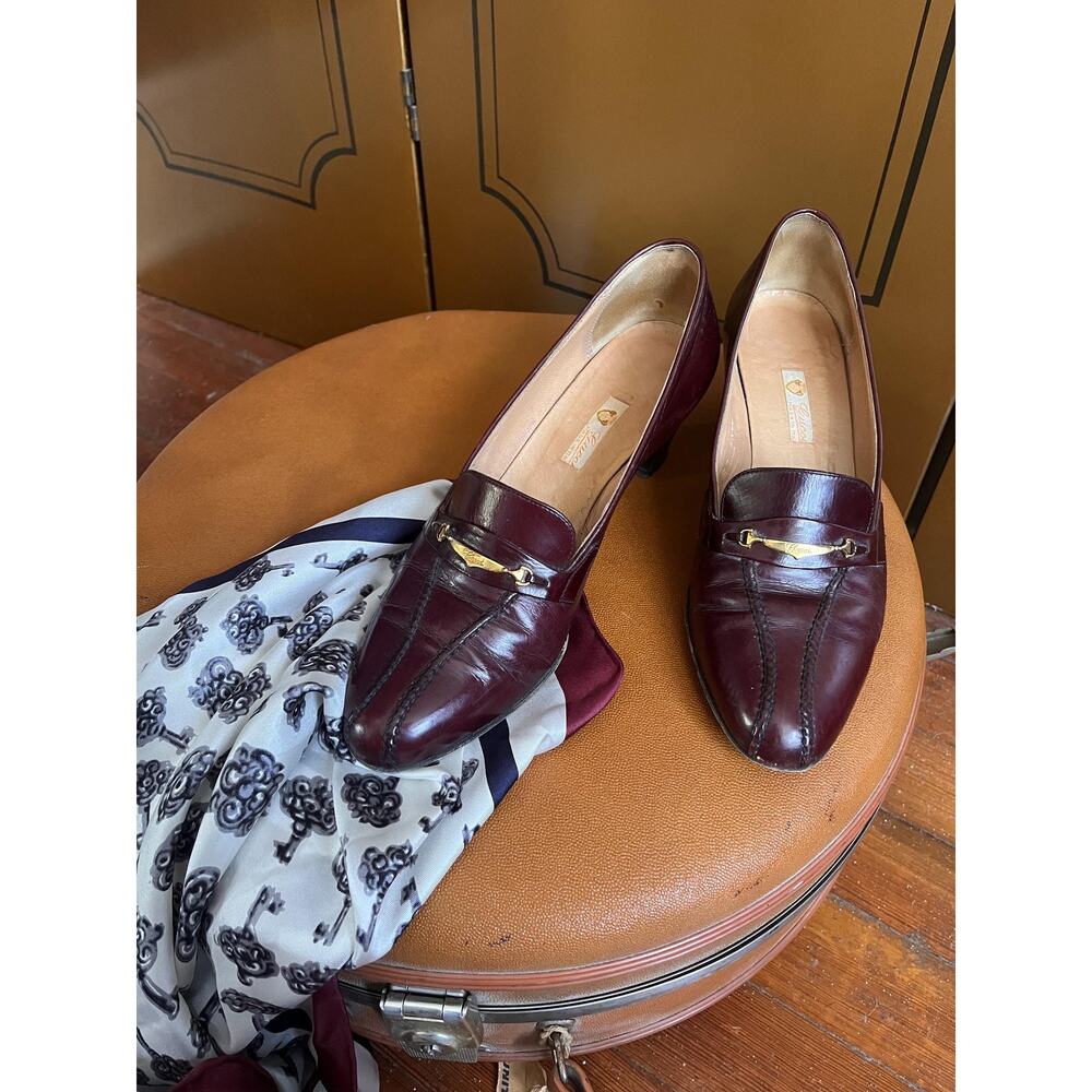 Rare vintage Gucci heeled loafer in burgundy leather, size 8